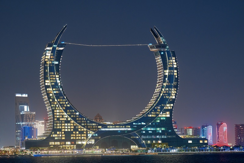 Record Set in Qatar for World’s Longest LED slackline Walk
