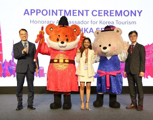 L to R: Younggeun Lee (Executive Director of Korea Tourism Organization), Anushka Sen and Myongkil Yun, Regional Director – India & SAARC (Korea Tourism Organization)