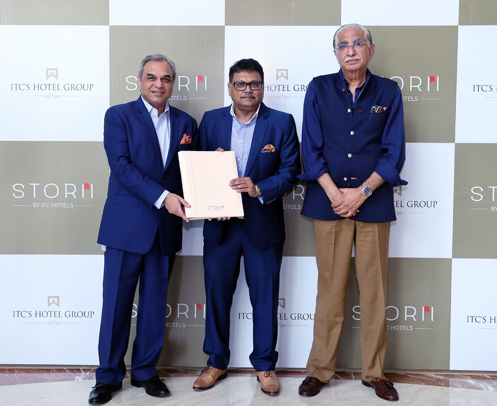 Mr Nakul Anand, ED, ITC Ltd and Anil Chadha, DCE ITC Hotels with Ravi Todi, Director, South City Projects (Kolkata) Limited at the signing ceremony for Storii Kolkata