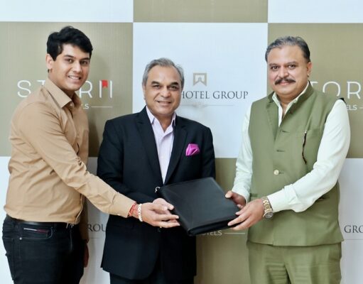 Anil Chadha, Chief Executive, ITC Hotels with Piyush Aggarwal, Director, Alokik Ganga