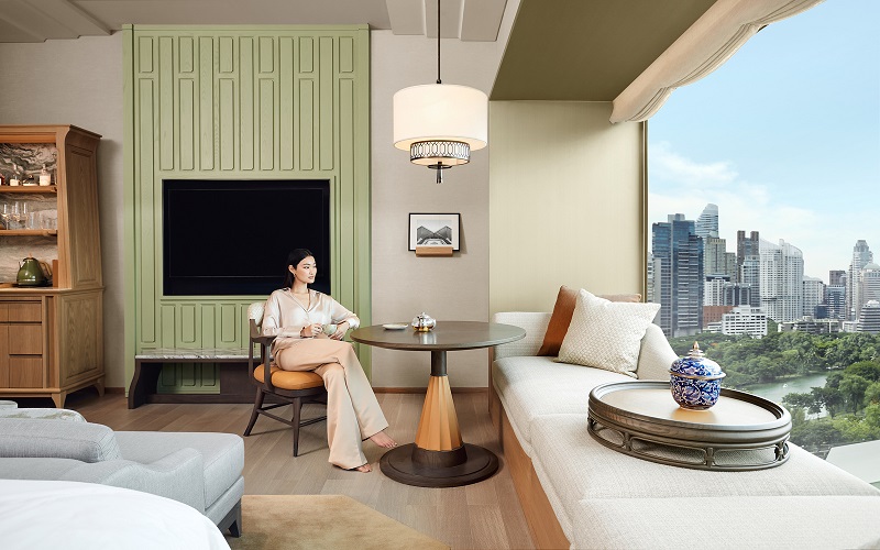 dusit-thani-bangkok-guestroom-ZACeluxe-lounge-lifestyle.jpeg