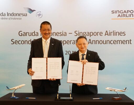 L-R: Irfan Setiaputra, CEO, Garuda Indonesia and Goh Choon Phong , CEO, Singapore Airlines