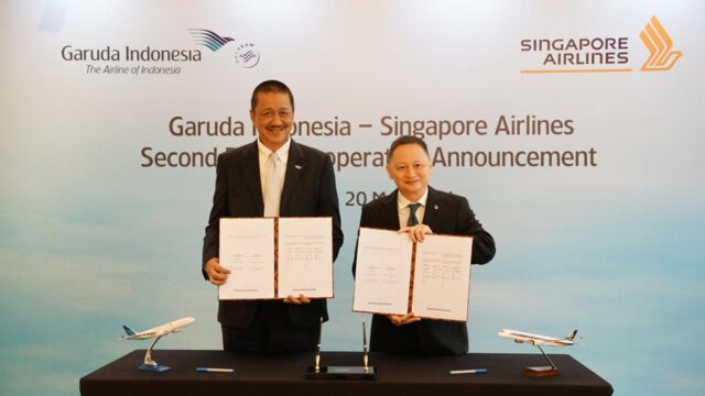 L-R: Irfan Setiaputra, CEO, Garuda Indonesia and Goh Choon Phong , CEO, Singapore Airlines