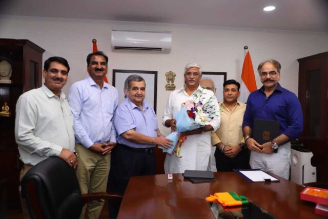 IATO-Delegation-with-Tourism-Minister-of-India-1